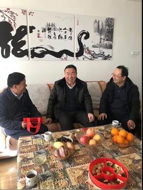 敦煌種業(yè)領(lǐng)導(dǎo)看望慰問(wèn)公司老干部、老黨員及困難黨員職工