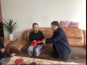 敦煌種業(yè)領(lǐng)導(dǎo)看望慰問(wèn)公司老干部、老黨員及困難黨員職工