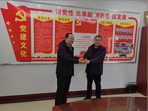 敦煌種業(yè)領(lǐng)導(dǎo)看望慰問(wèn)公司老干部、老黨員及困難黨員職工