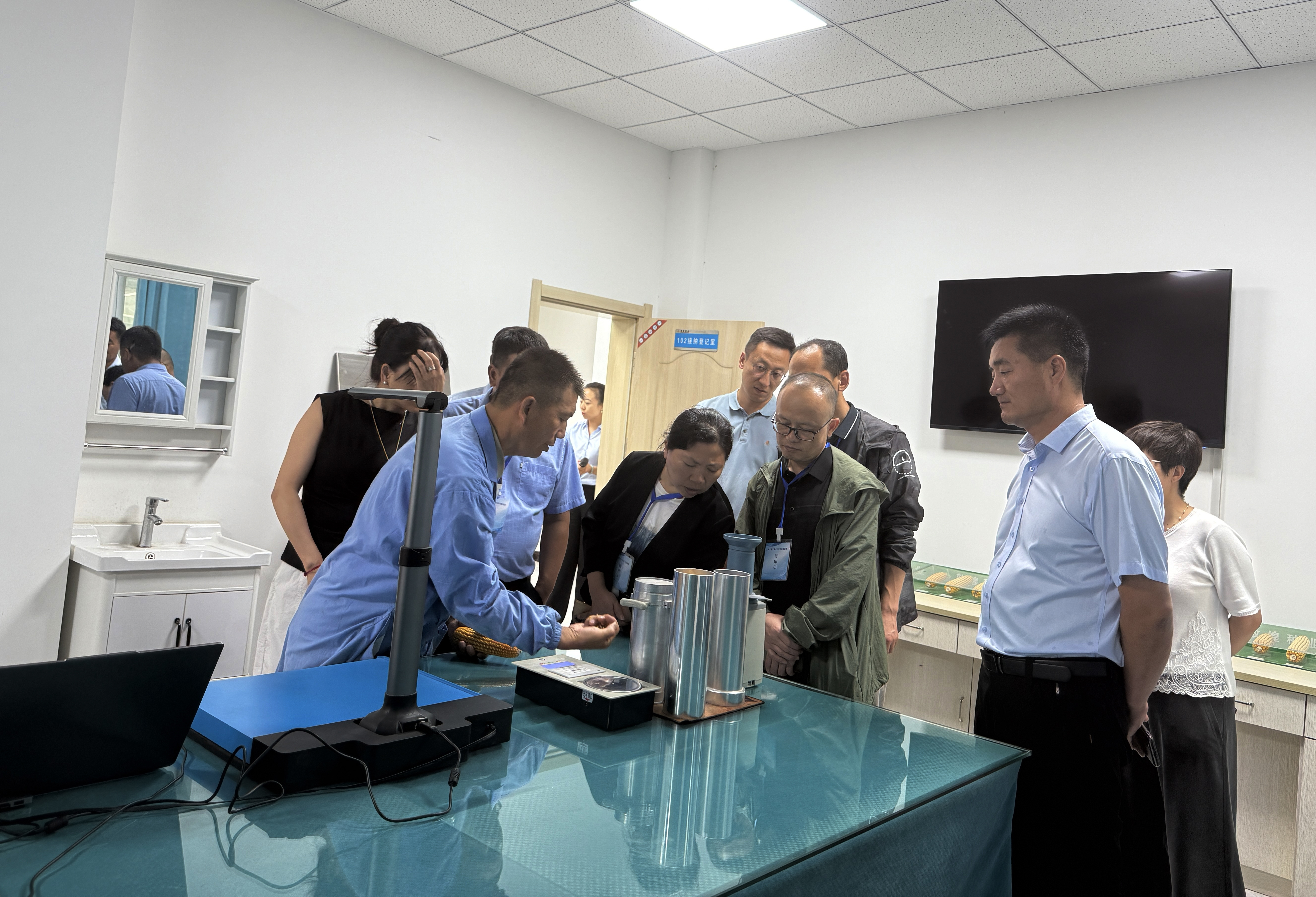 敦煌種業(yè)接受第九屆甘肅省人民政府質量獎評審專家組現場評審